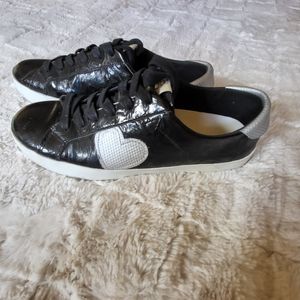 Ellen Degeneres patent "love" sneakers